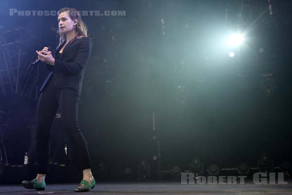 CHRISTINE AND THE QUEENS - 2014-06-29 - PARIS - Hippodrome de Longchamp - 